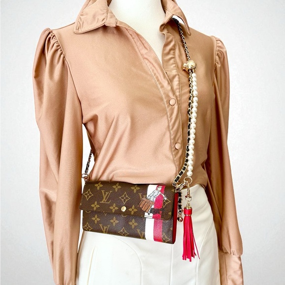 Louis Vuitton Limited Edition Bellboy Monogram Wallet - Picture 4 of 14